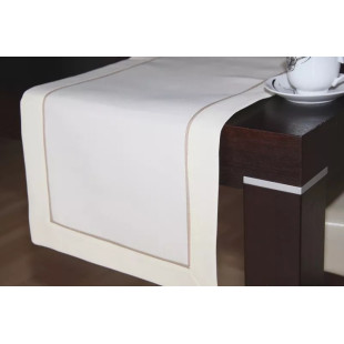 Behúň v krémovej farbe s béžovým lemom