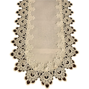 Béžový oválny dekoračný behúň na stôl s čipkou