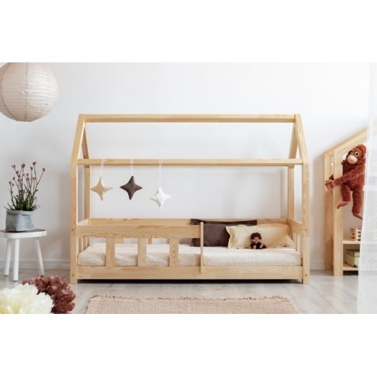 Drevená detská posteľ  v tvare domčeka s bočnicami