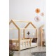 Drevená detská posteľ v tvare domčeka s bočnicami