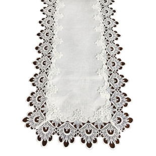 Biely dekoračný behúň na stôl zdobený čipkou