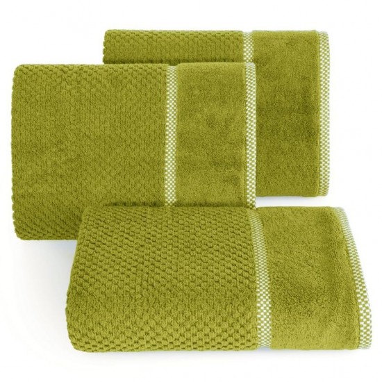 Elegantný zelený bavlnený uterák s vyšívanou aplikáciou