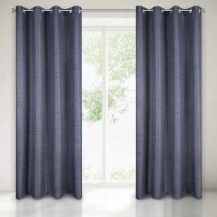 Tmavomodrý záves na kruhy so strieborným prešívaním