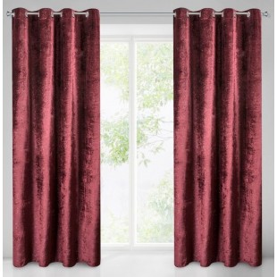 Zamatový bordový záves na kruhy so striebornou ozdobou