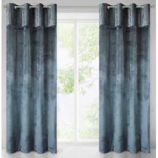 Zamatový sivý záves na kruhy s ozdobným vrchom