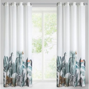 Biely stredne zatemňujúci záves s exotickým motívom