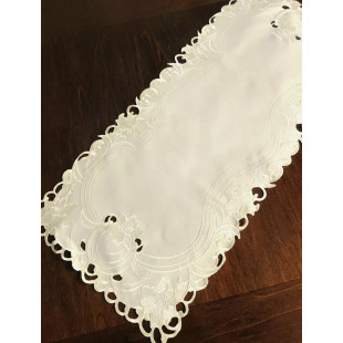 Behúň krémový s motívom kvetov