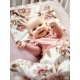 Pudrovo ružová dievčenská výbava pre novorodenca s motívom vintage pivóniek