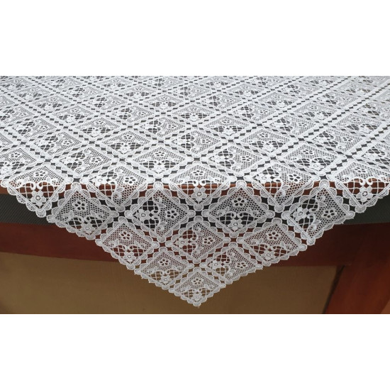 Dekoračný obrus v bielej farbe s rastlinným motívom