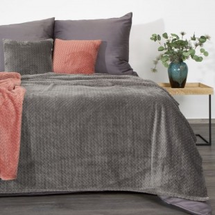 Tmavosivá dekoračná deka na posteľ so vzorom