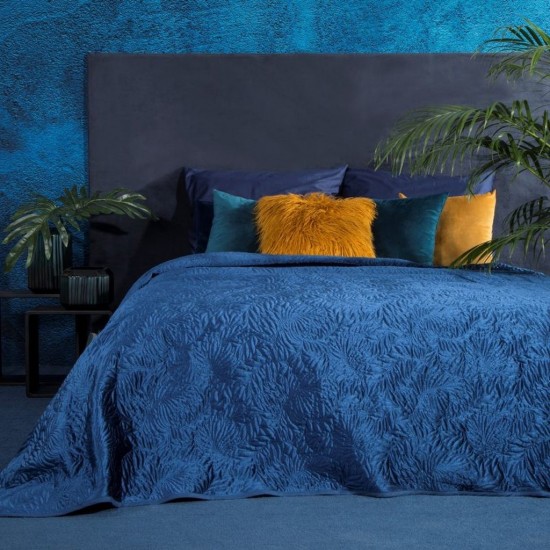 Tmavomodrý dekoračný prehoz na posteľ s prešivaním v tvare palmových vetiev
