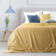 Zamatový dekoračný prehoz na posteľ v horčicovej farbe