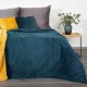 Modrá dekoračná deka na posteľ s cik-cak vzorom