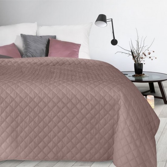 Ružový jednofarebný zamatový prehoz na posteľ