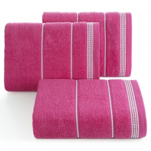 Ružový bavlnený uterák s ozdobným preplietaným vzorom