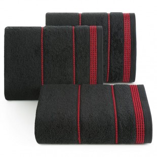 Čierny bavlnený uterák s ozdobným červeným vzorom