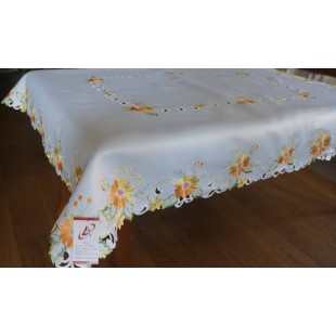 Biely dekoračný obrus s motívom žltých kvetov