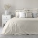 Béžový dekoračný prehoz na posteľ zo saténovej bavlny