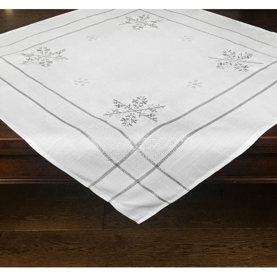 Obrúsok na stôl biely so striebornými vločkami
