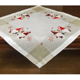 Obrúsok bielo-béžový so škriatkami