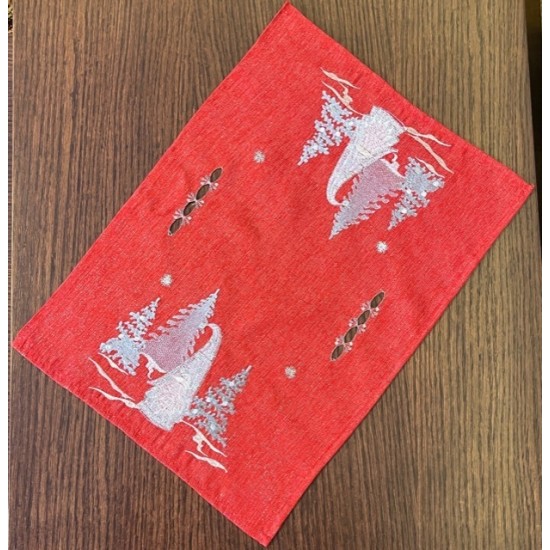 Obrúsok dekoračný červený so stromčekmi