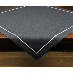 Obrus na stôl tmavosivý s bielym pásikom