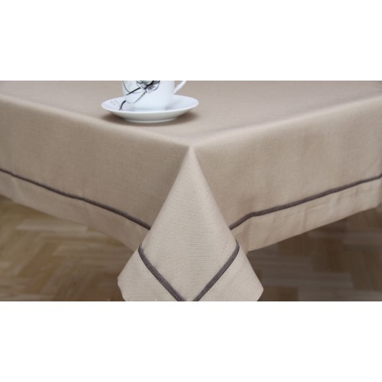 Obrus tmavobéžový s hnedým ozdobným pásikom