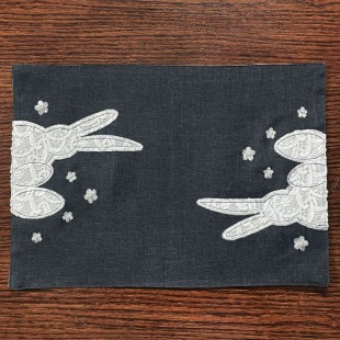 Obrúsok sivý so zajkom a vajíčkami