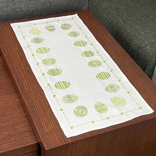 Behúň biely so zelenými kraslicami