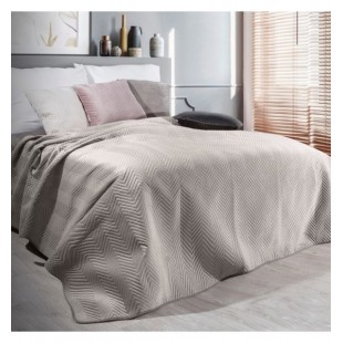 Béžový zamatový prehoz na posteľ s cik-cak prešívaním