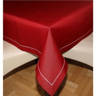 Dekoračný obrus v červenej farbe