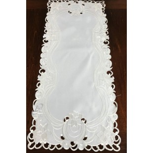 Behúň biely s motívom kvetov