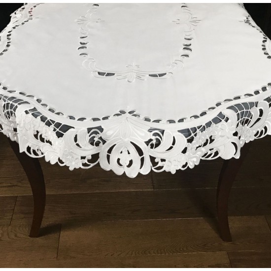 Obrus oválny biely s ozdobným lemom