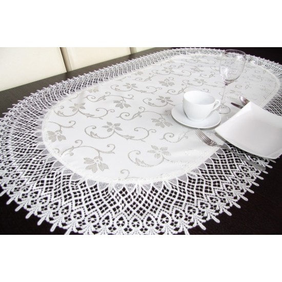 Behúň svetlokrémový oválny s kvetinovým vzorom a čipkou