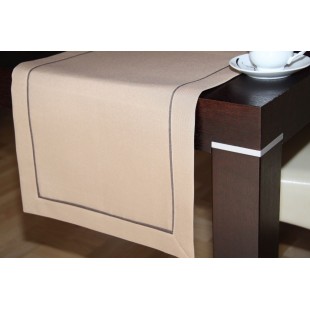 Behúň v béžovej farbe s hnedým lemom