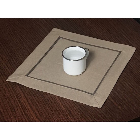 Obrúsok v béžovej farbe s hnedým lemom