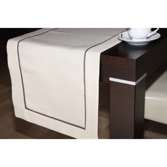 Behúň v béžovej farbe s hnedým lemom