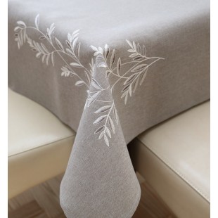 Obrus sivý s rastlinným motívom