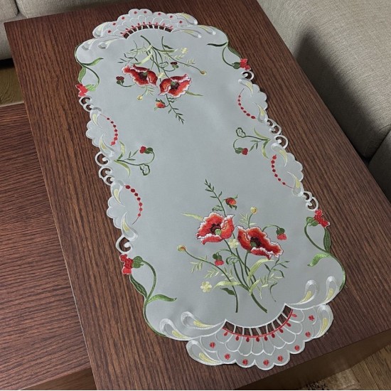 Behúň krémový s červenými kvetmi