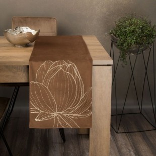 Behúň hnedý s ozdobným kvetom