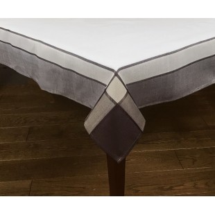 Obrus bielo-hnedý károvaný