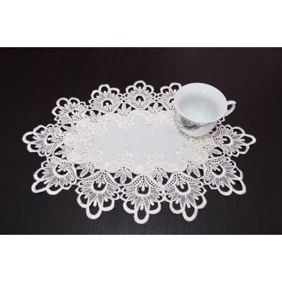 Obrúsok oválny s čipkovaným lemom