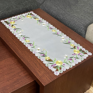 Behúň sivý s kvetinovým okrajom