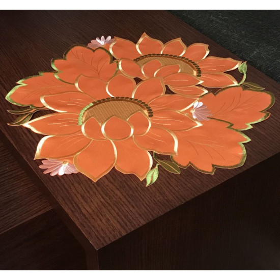 Dekoračný obrus s veľkými kvetmi v oranžovej farbe