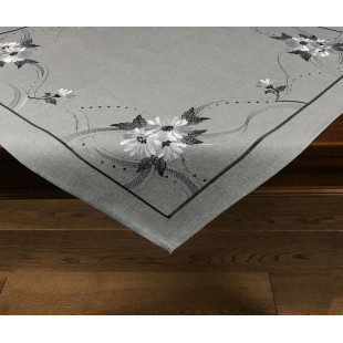 Dekoračný obrus v sivej farbe s kvetmi