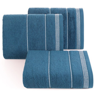 Tmavo modrý bavlnený uterák s ozdobným vzorom