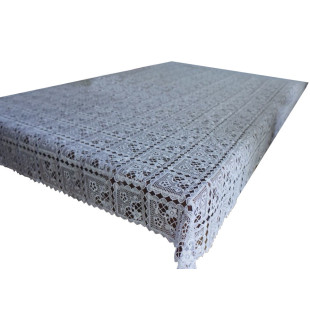 Dekoračný obrus v bielej farbe s rastlinným motívom