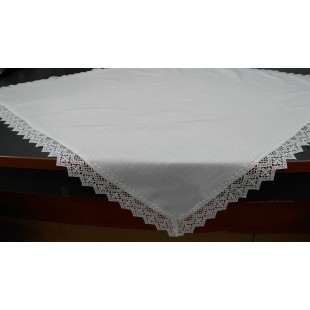 Dekoračný obrus krémový s krajkovým lemom