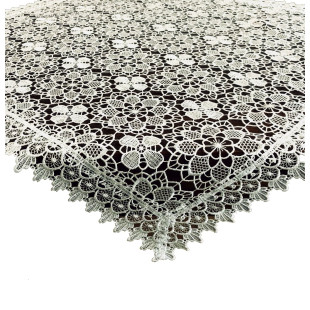 Krémový dekoračný obrus s ozdobným lemom