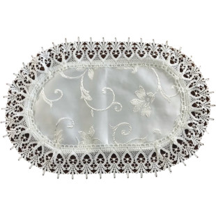 Dekoračný obrúsok v krémovej farbe s ozdobným lemom